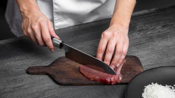 L'indispensable de votre cuisine japonaise : découvrez le couteau Santoku